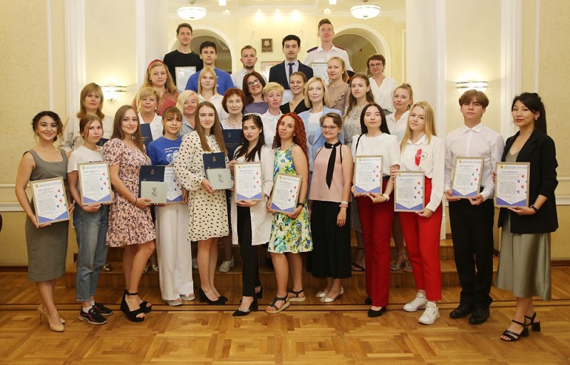 В Воронеже наградили представителей молодежного актива 