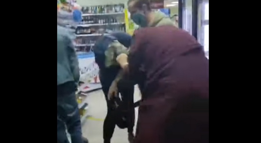 Из-за просроченных на 1,5 года пельменей в воронежском магазине избили активистов
