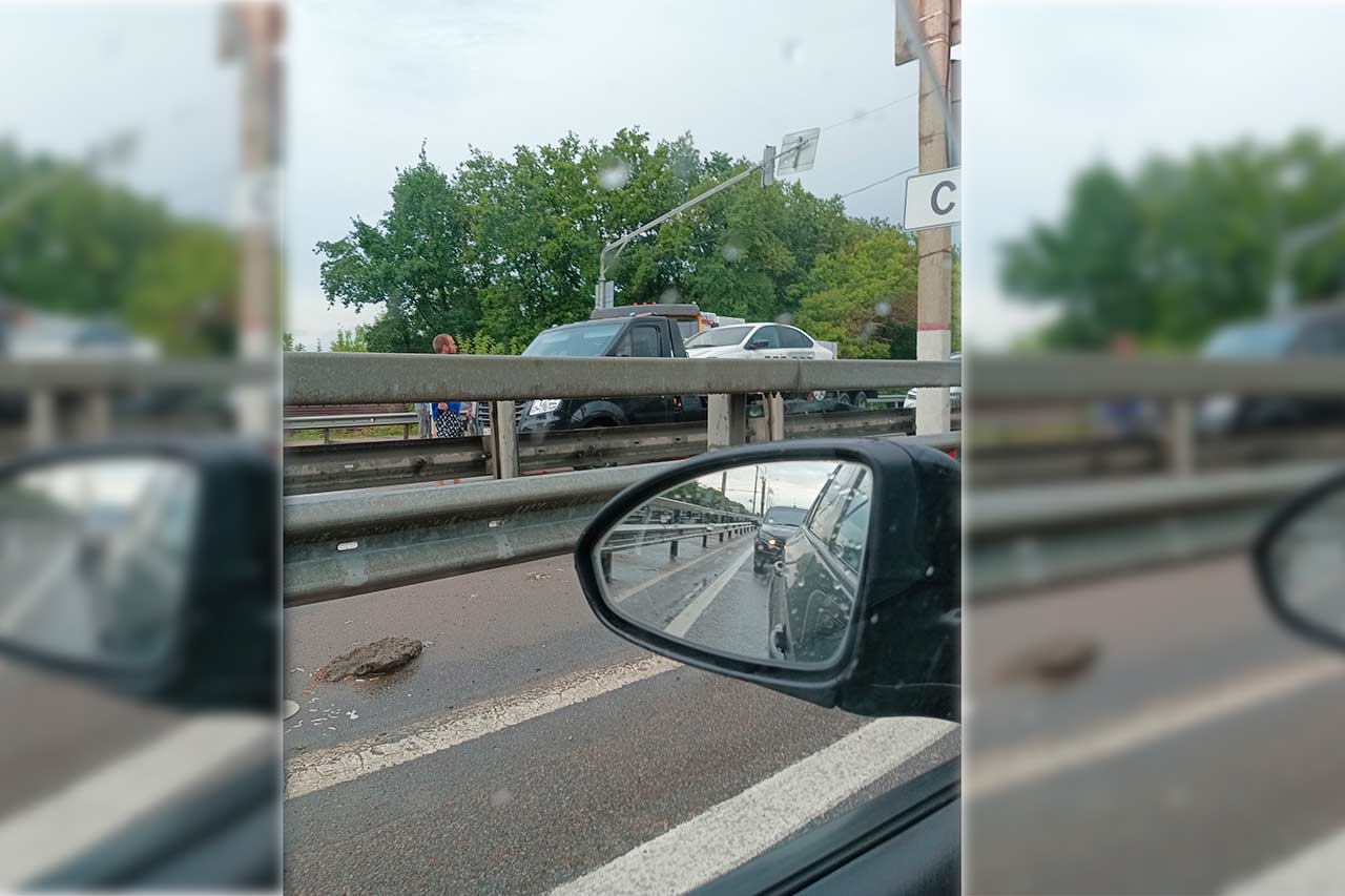 Из-за аварии на въезде в Воронеж образовалась почти 3-километровая пробка