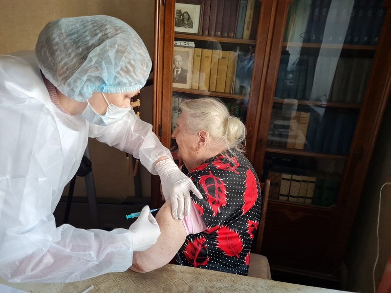 В Ленинском районе Воронежа медики приступили к вакцинации на дому