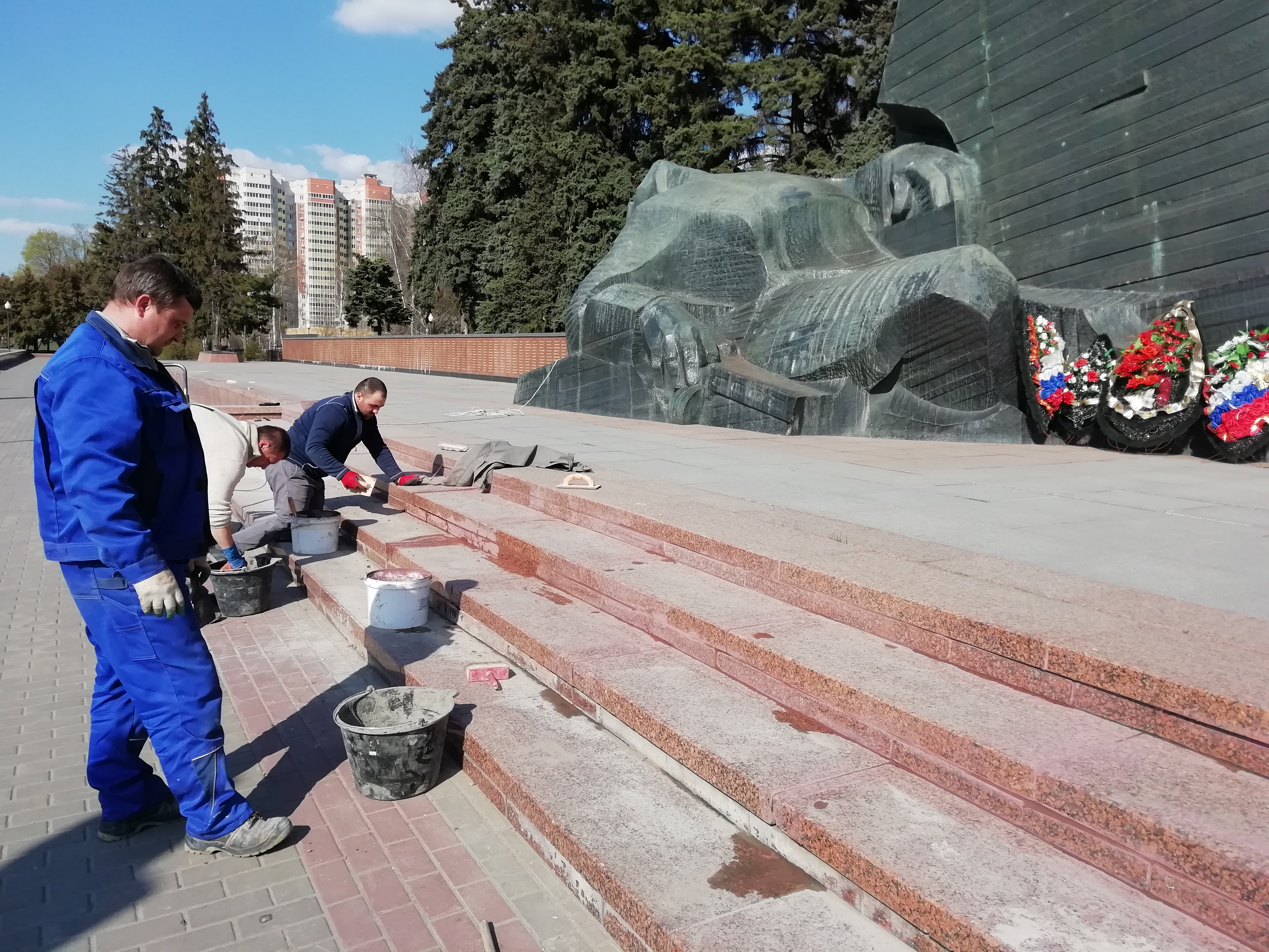 Фото памятника славы в воронеже