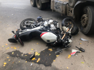 В центре Воронежа грузовик сбил мотоциклиста