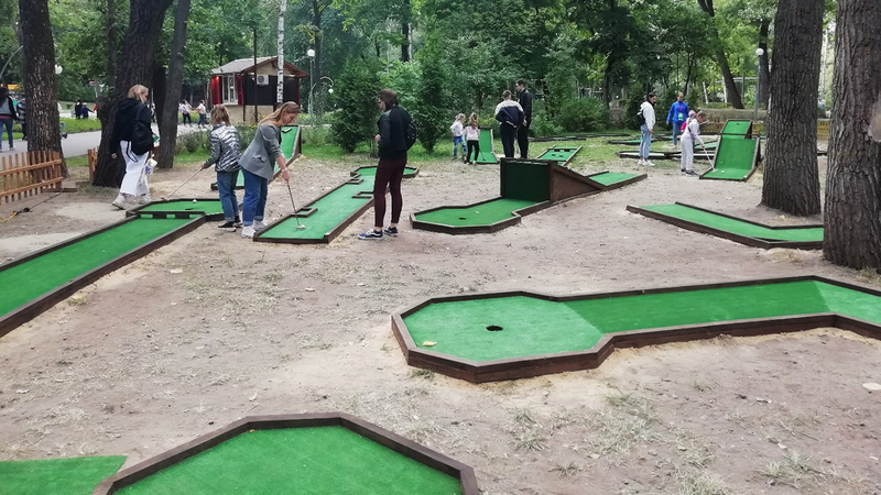 В Центральном парке Воронежа появилось поле для мини-гольфа