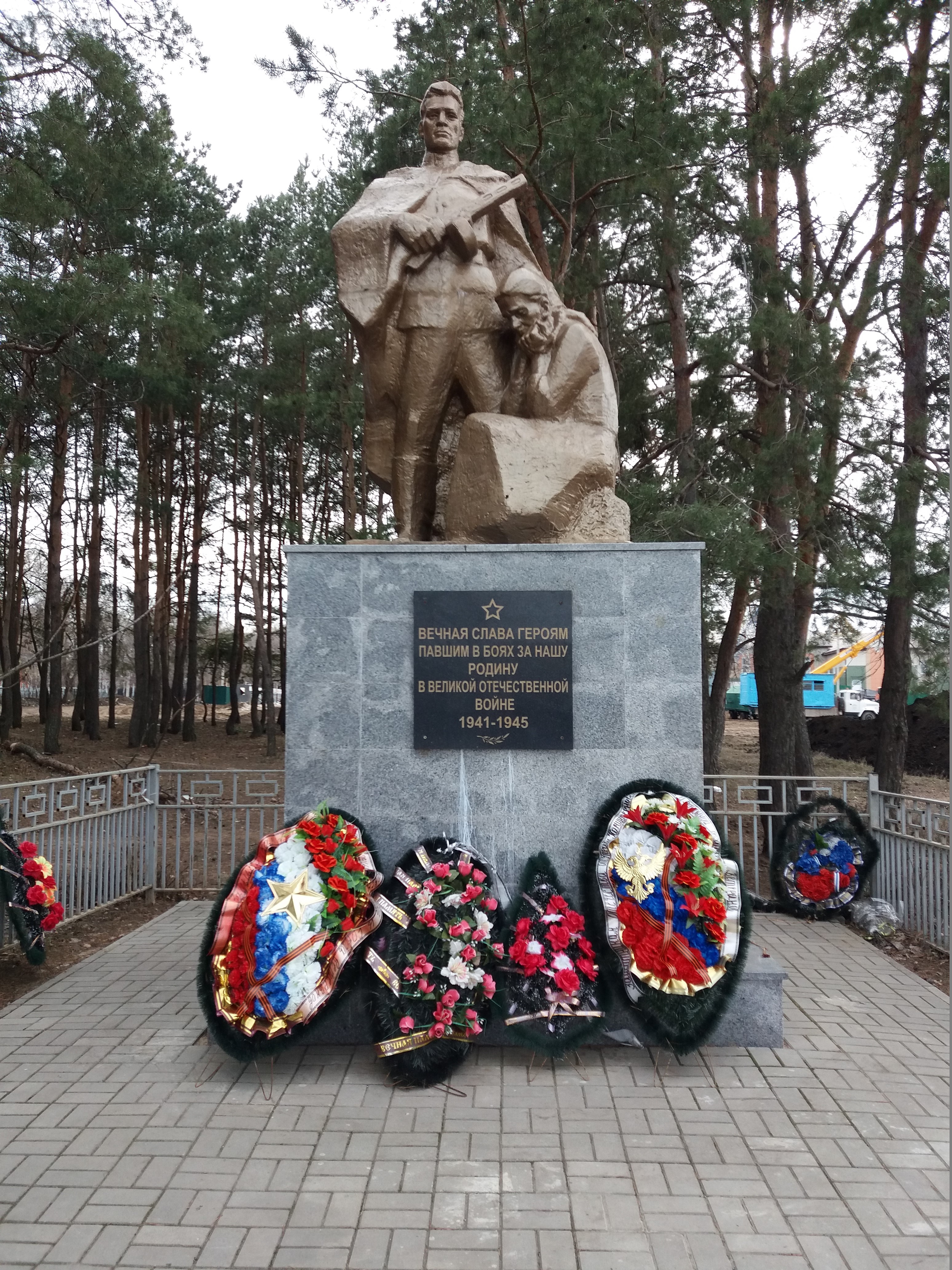 В Коминтерновском районе почтили память неизвестных солдат