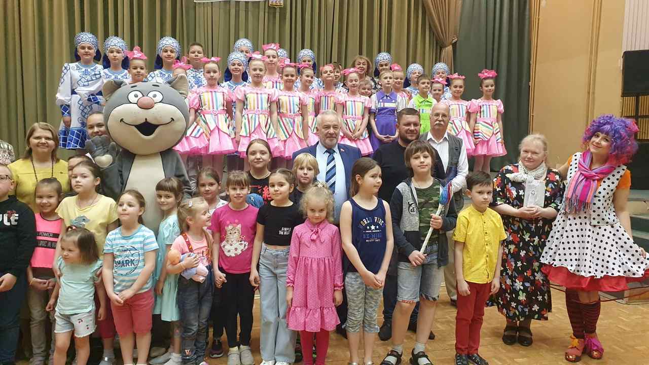 В Коминтерновском районе открылся восьмой сезон летней школы рисования