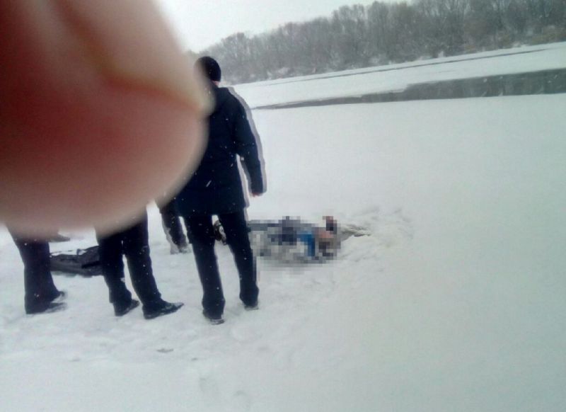 Житель Нововоронежа выкарабкался из полыньи и умер