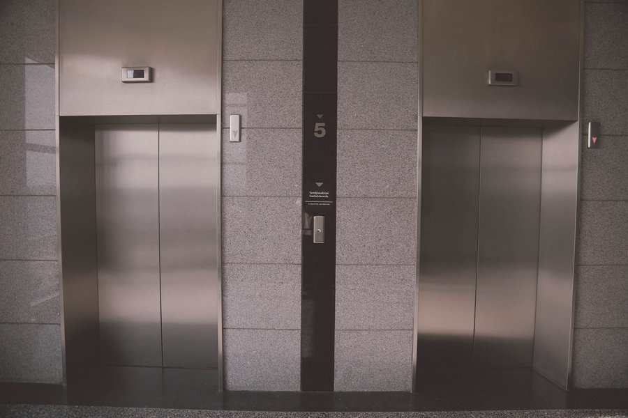 В Воронеже заменят лифты в 11 многоэтажках