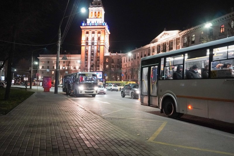 В центре Воронежа изменили схему движения транспорта в новогодние праздники