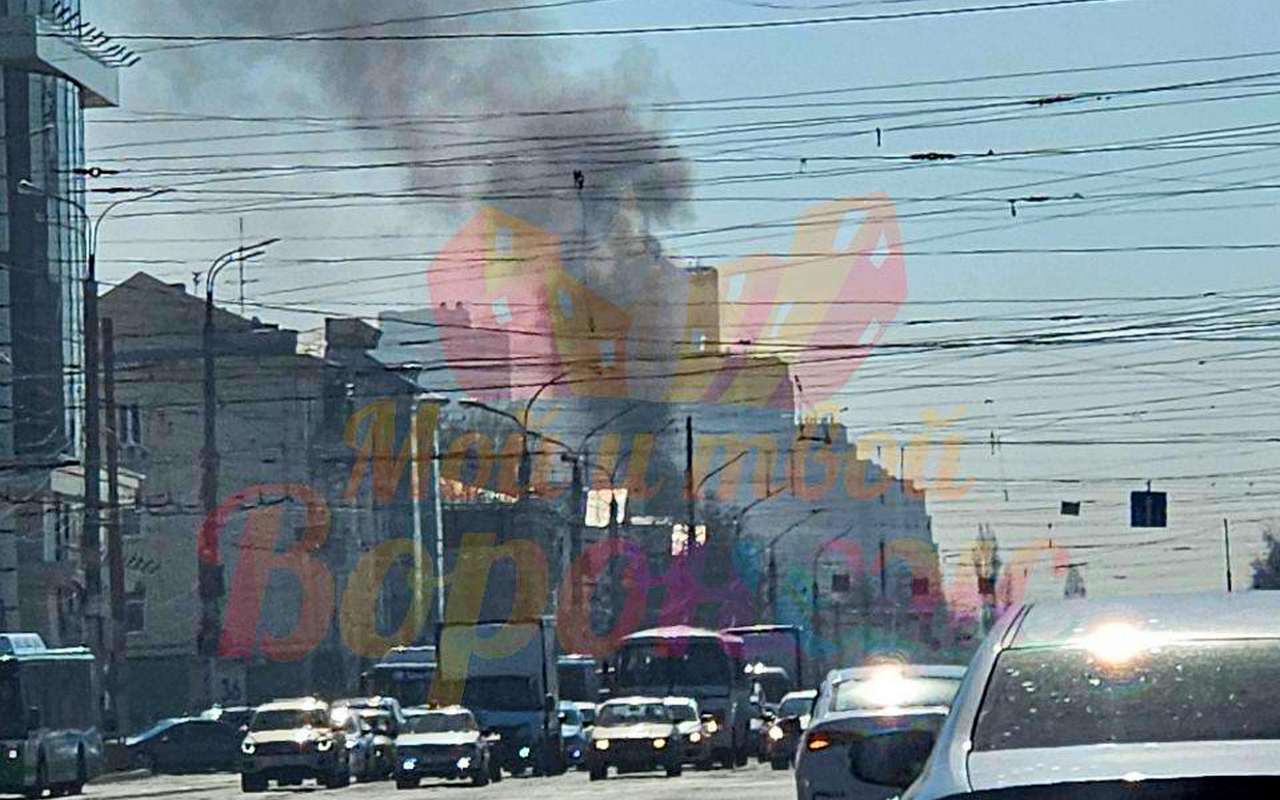 На месте строящейся поликлиники на ул. 20-летия Октября в Воронеже потушили пожар