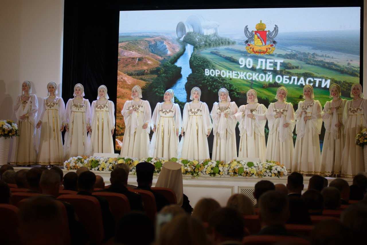 Юбилейной медалью наградили руководителя ансамбля «Воронежские девчата»