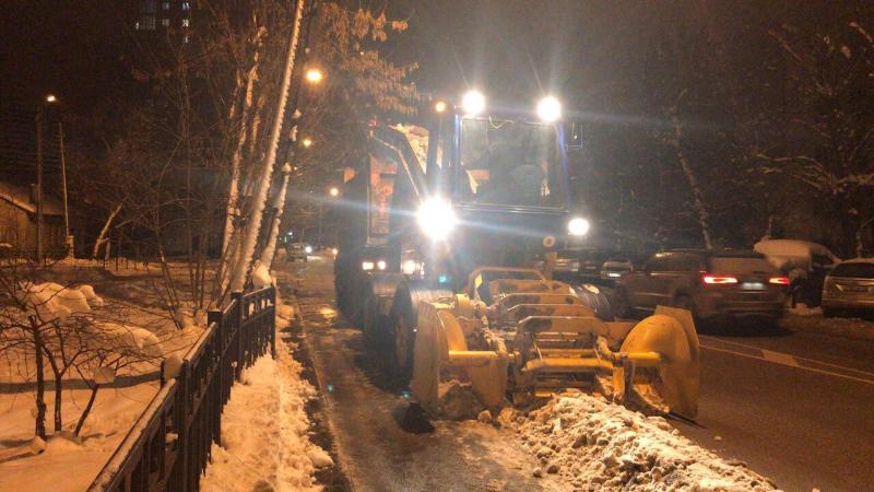 «Золотыми ручками»: в Коминтерновском районе Воронежа продолжается уборка и вывоз снега