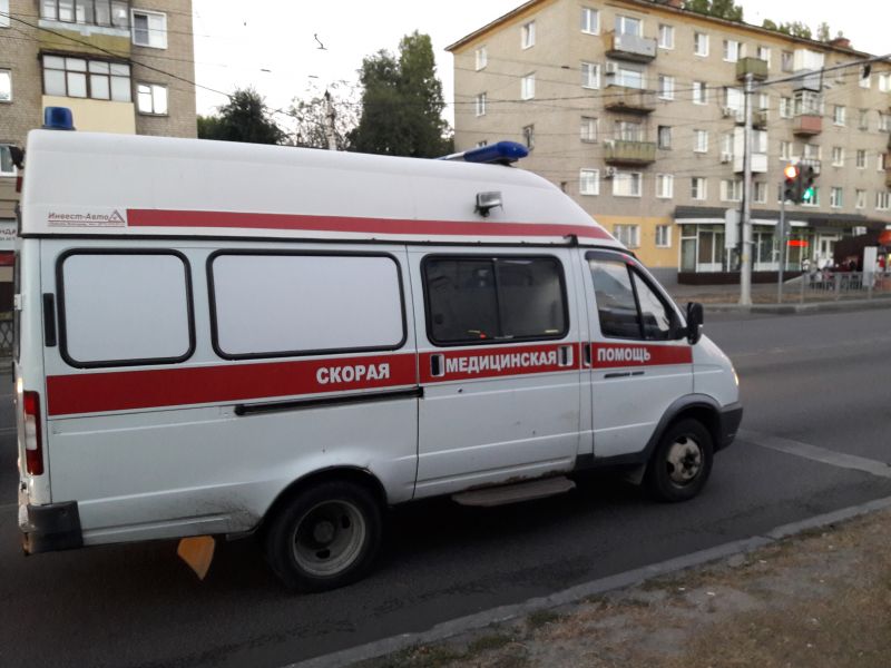 Сбившего пенсионерку в Воронеже водителя разыскивает полиция