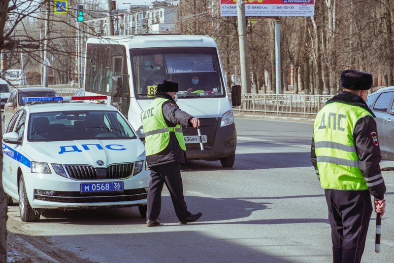 В Воронеже инспекторы ГИБДД начали тотальные проверки безопасности маршрутных автобусов