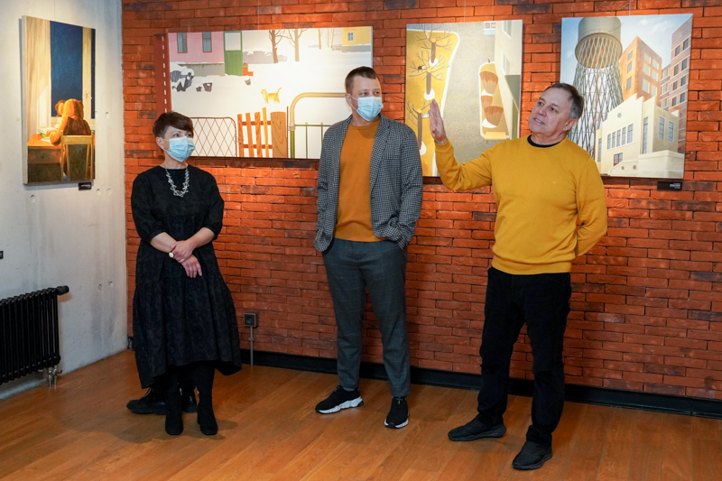 Воронежские художники представили выставку с медведем-интровертом