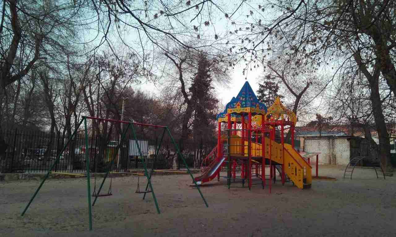 Прокуратура выявила более 20 опасных для жизни детских площадок под Воронежем