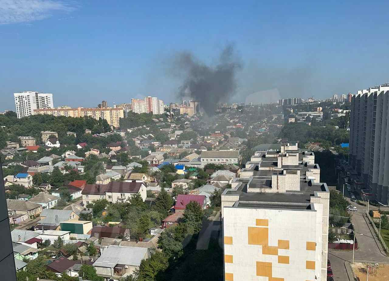 От загоревшегося автомобиля в Воронеже запылал двухэтажный дом