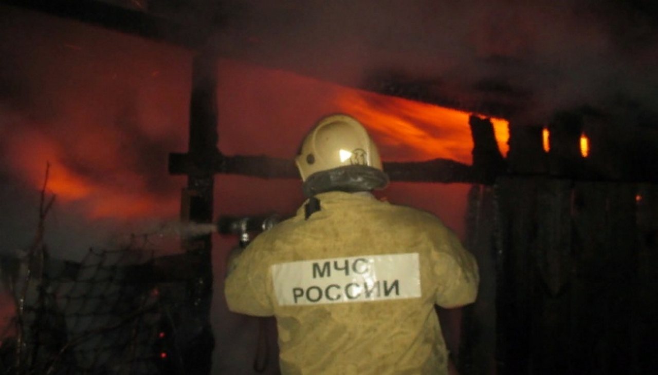 После пожара в сарае под Воронежем мужчина попал в больницу с ожогами