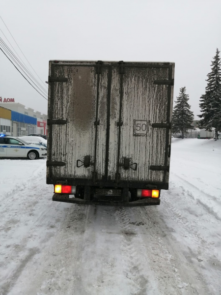 В Воронеже грузовик на парковке гипермаркета насмерть сбил пешехода