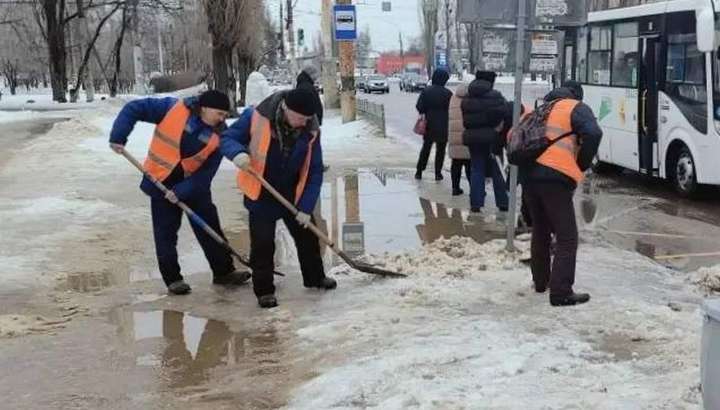Продолжаются 26 февраля активные работы по очистке Воронежа от снега