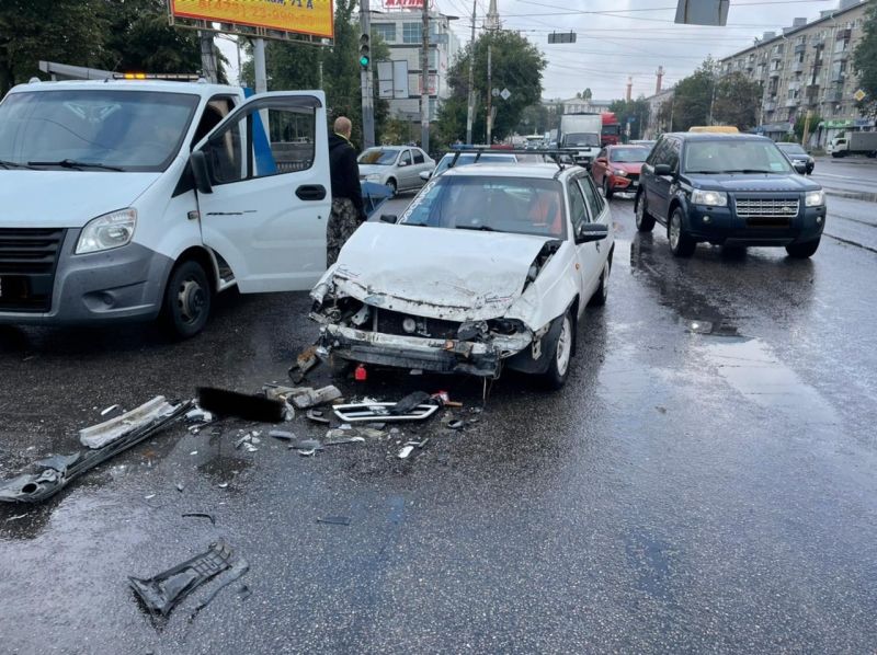 В аварии с маршруткой пострадала 35-летняя жительница Воронежа