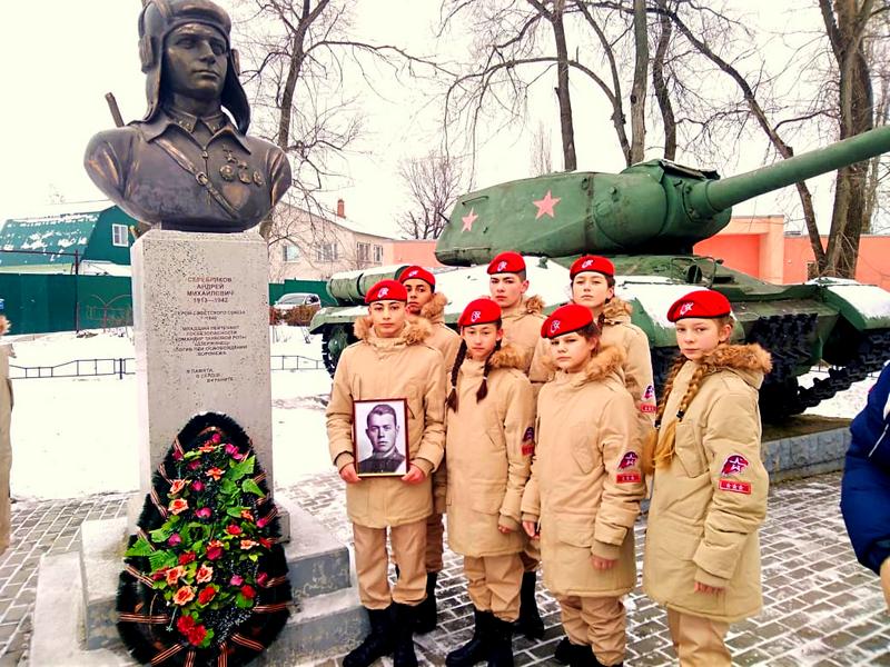 В микрорайоне Подгорное почтили память героев, отдавших жизнь за освобождение Воронежа