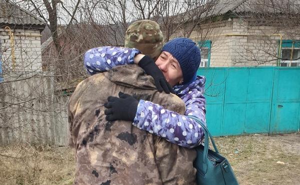 В зоне СВО мать из Воронежской области встретилась с мобилизованным сыном