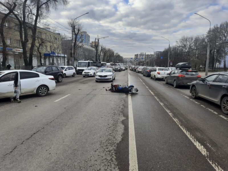 В Воронеже «Киа» сшибла 32-летнего мотоциклиста