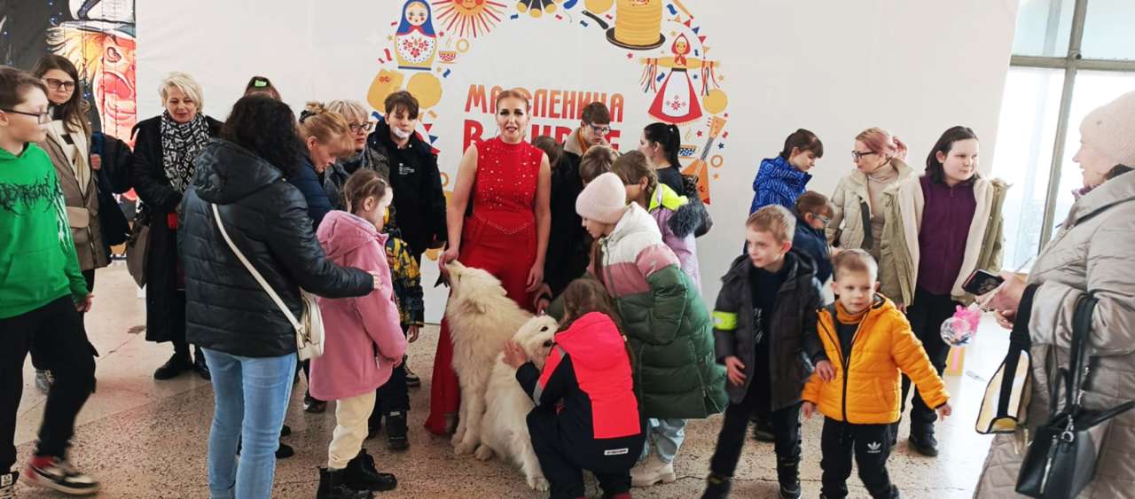 В Воронеже слабовидящие дети узнали, что такое цирк «на ощупь»