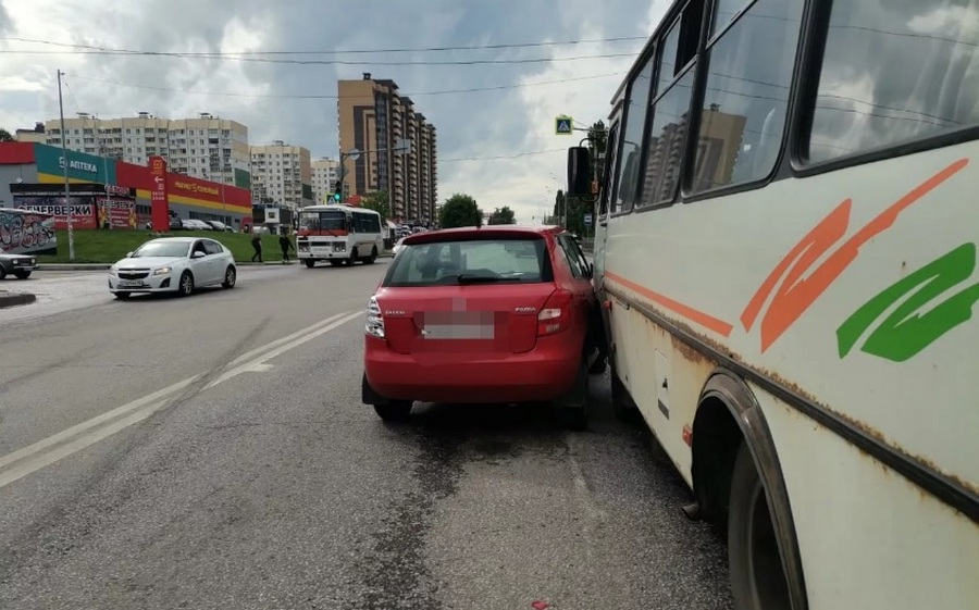 Аварию с четырьмя авто спровоцировала в Воронеже «Лада Приора»