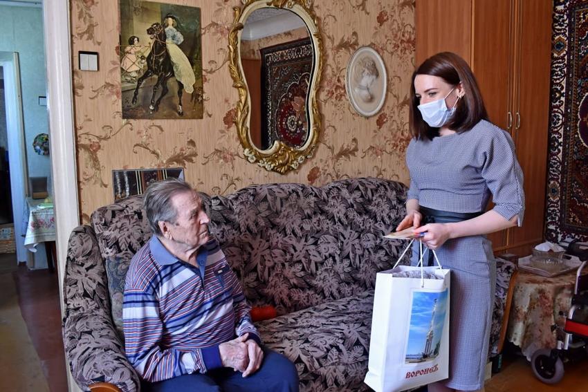 В Воронеже поздравили ветерана Великой Отечественной войны с 95-летним юбилеем