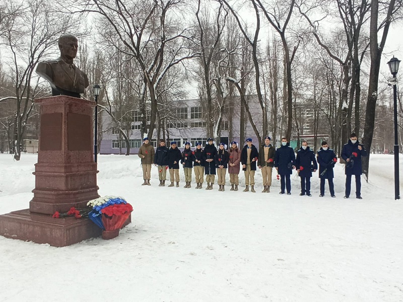 В Коминтерновском районе почтили память героя Романа Филипова 