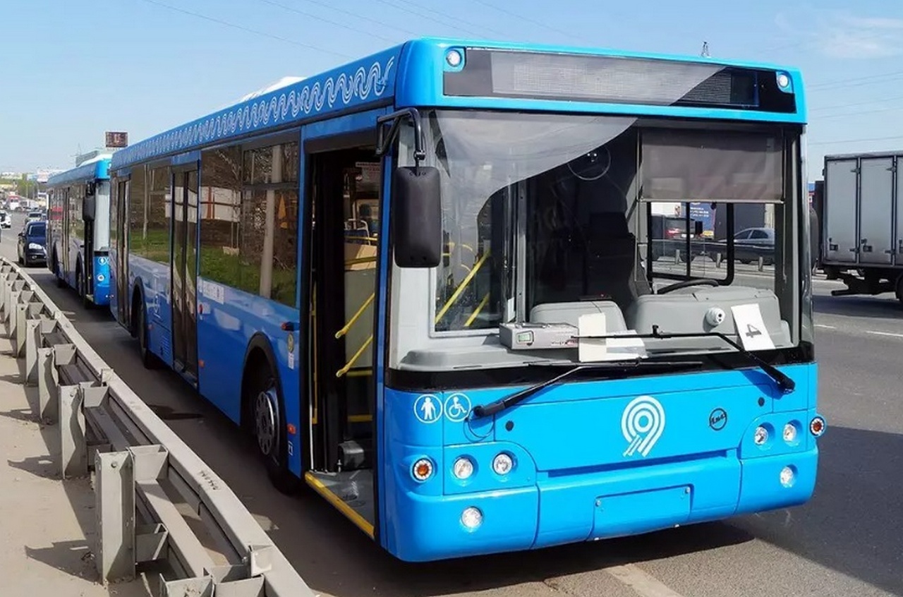 Во время торможения в автобусе в Воронеже упала 41-летняя пассажирка