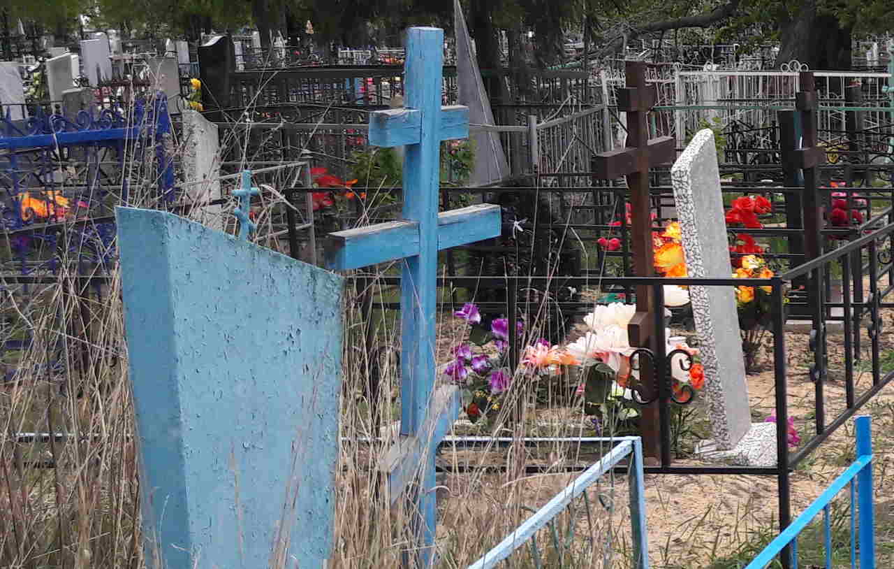 Воронежский суд приговорил распространителя порнографии, похитившего с кладбища крест