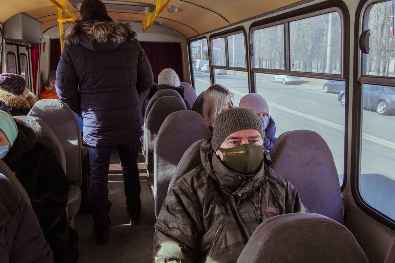 Мэрия Воронежа: водители не имеют права выставлять из маршруток пассажиров без масок