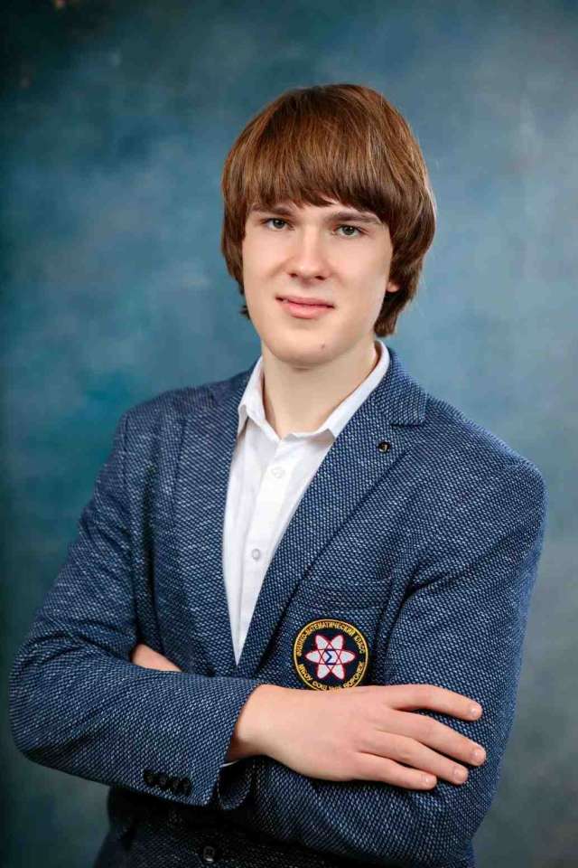 Заенцев Андрей в кружок.jpg