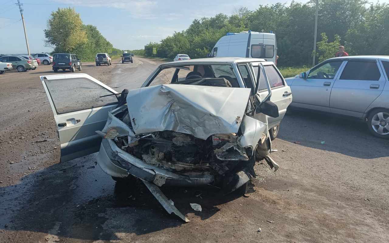 Водители пострадали в лобовом ДТП легковушек в Воронежской области |  Горком36 новости Воронеж