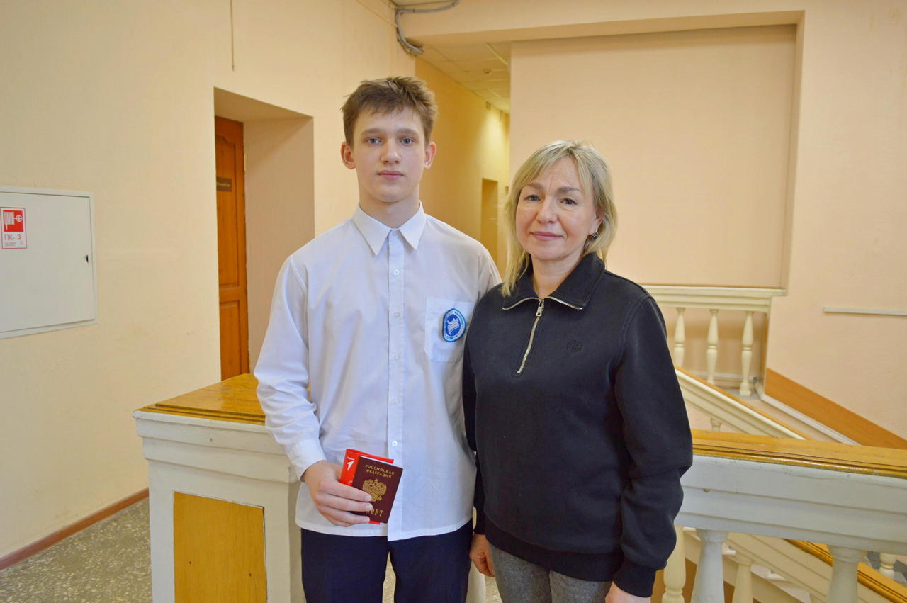 Кирилл Гордеев с мамой.JPG