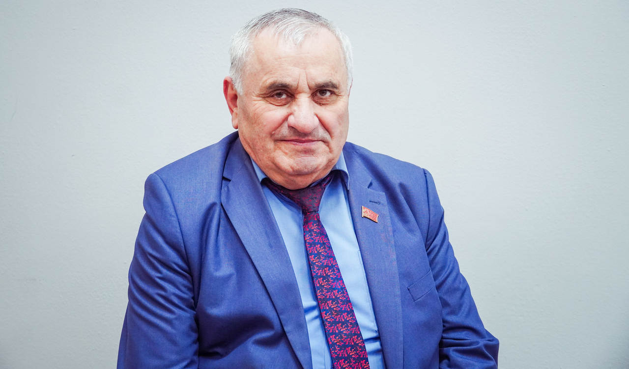 Бестаев в кружок.JPG