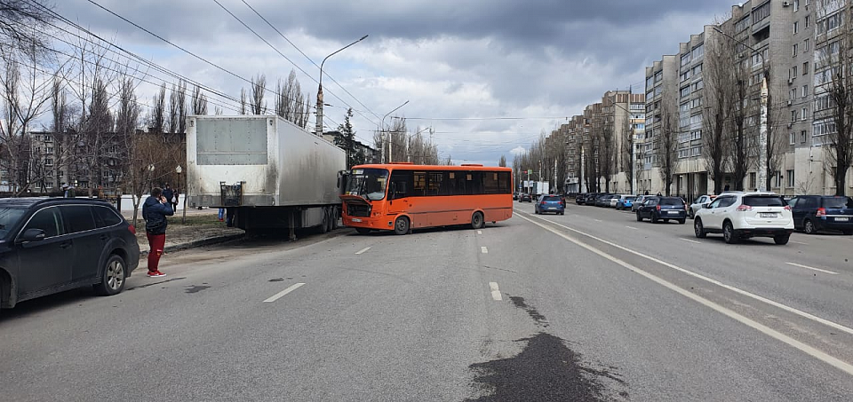 В мэрии Воронежа отреагировали на два ДТП с участием общественного транспорта 