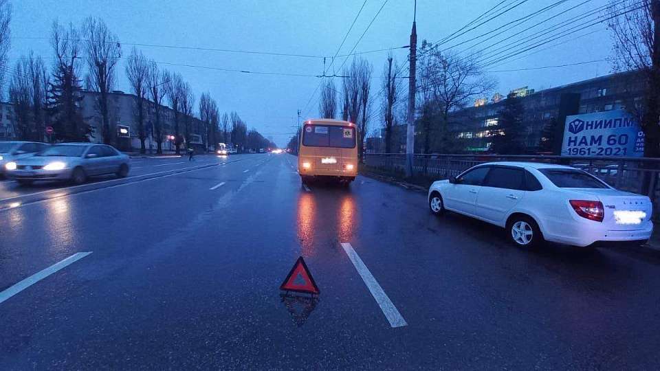 В полиции рассказали подробности смертельного ДТП со школьным автобусом и пешеходом в Воронеже