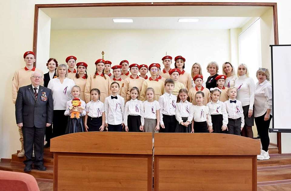В Ленинском районе состоялось посвящение в юнармейцы школьников и воспитанников детского сада