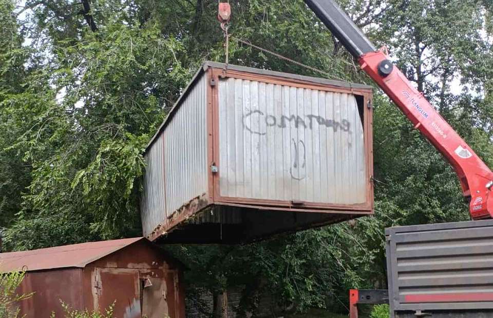 В Коминтерновском районе сносят незаконные сооружения