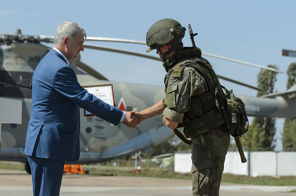 Губернатор Гусев предложил воронежским чиновникам отдать месячный оклад в помощь военным