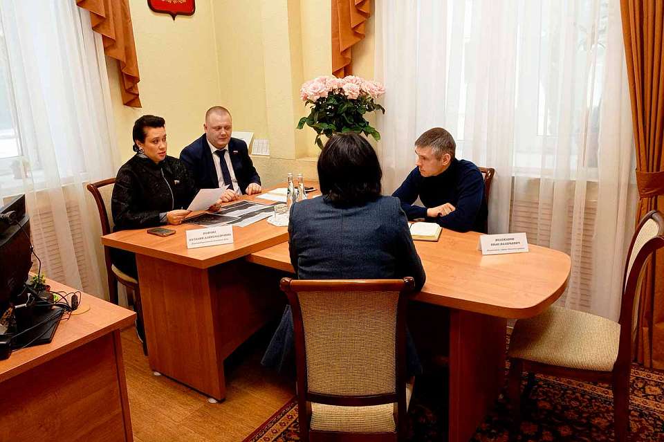 В Ленинском районе народные депутаты от партии "Единая Россия " провели приём граждан