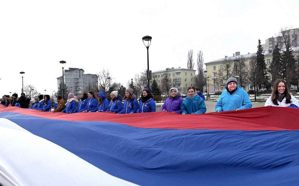 «Единая Россия» в Воронеже провела масштабную патриотическую акцию ко Дню воссоединения Крыма с Россией 
