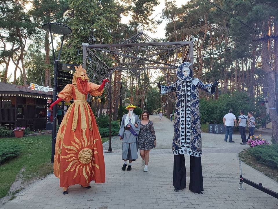 В парк "Алые паруса" в Воронеже прибывают первые гости общегородского выпускного  2022