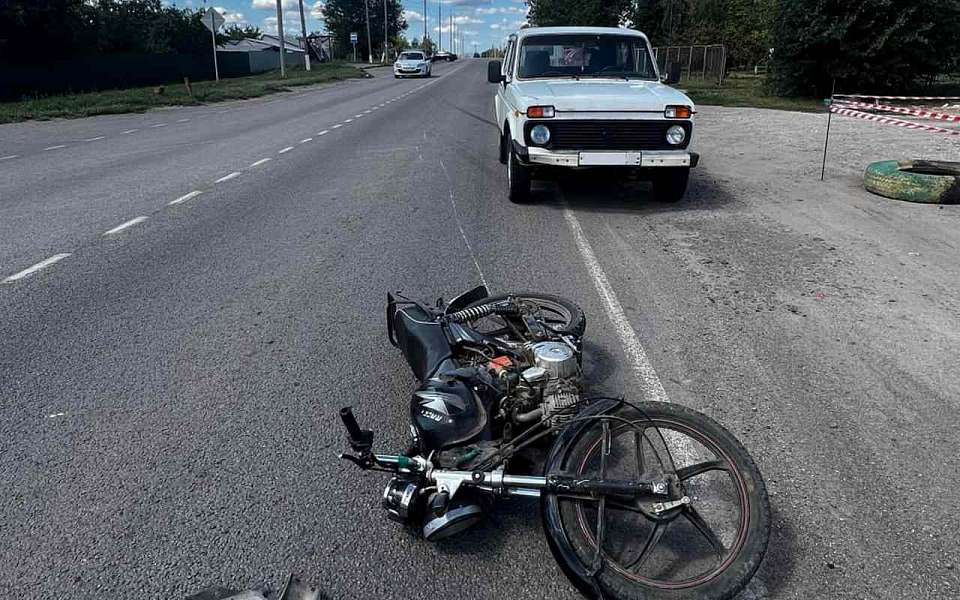 В больницу попал 11-летний мотоциклист после ДТП с «Нивой» в Воронежской области