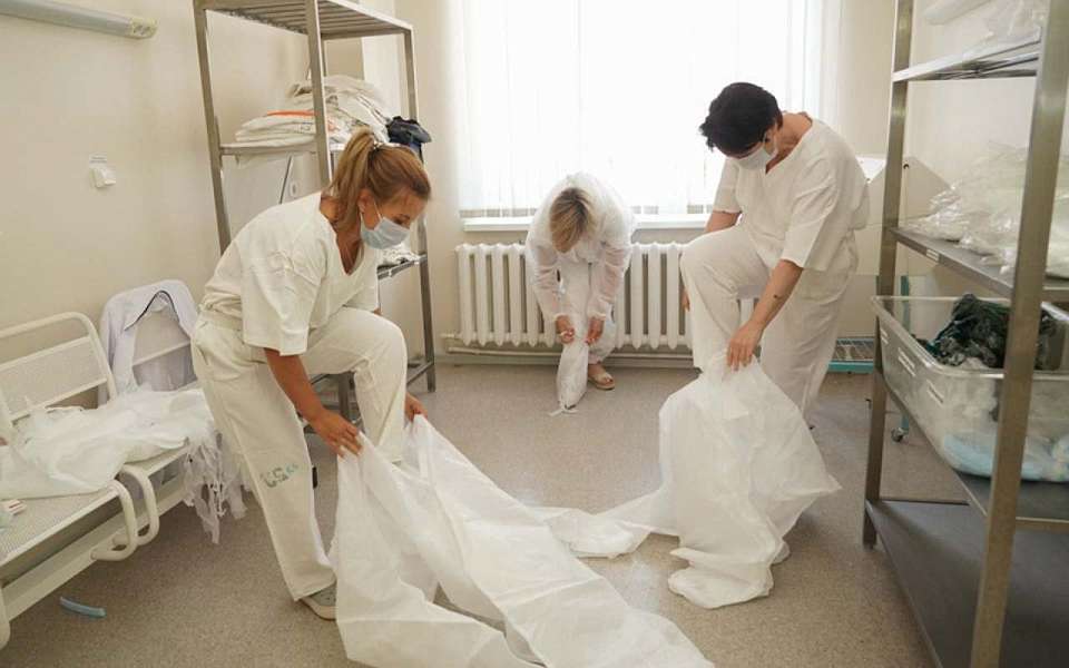 Обязательный масочный режим и запрет на посещение ввели в Воронежской областной больнице