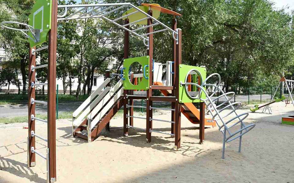 Совместно с депутатами обновляем оборудование во дворах