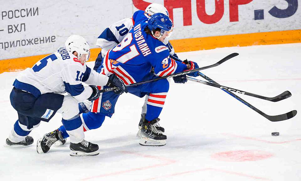 С «сухим» счётом воронежский «Буран» проиграл на петербургском льду